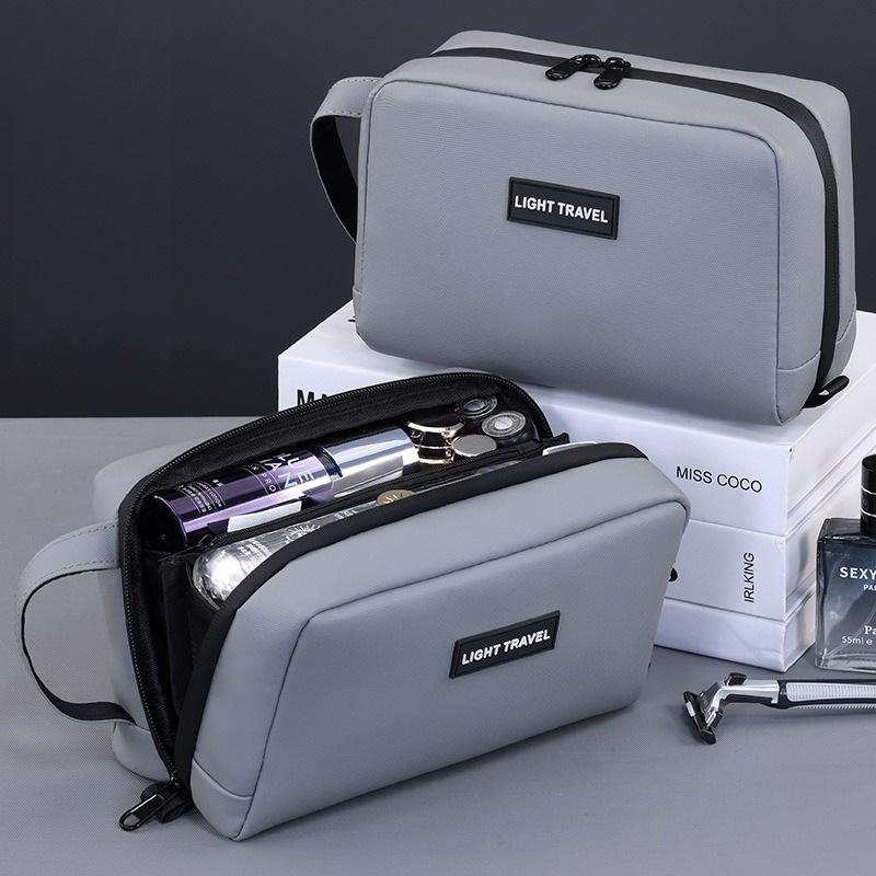 Borsa per il Trucco Impermeabi - Men'S Grooming Accessories Kit recensione e prezzo